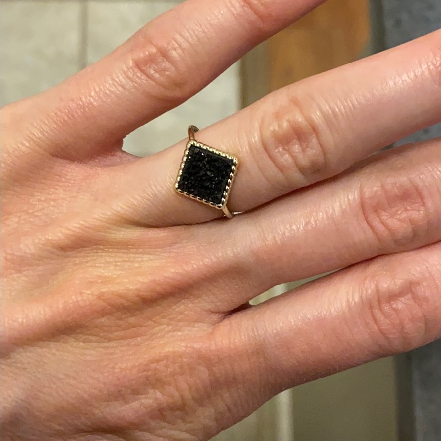 Euc Beautiful Black Druzy & Gold Ring